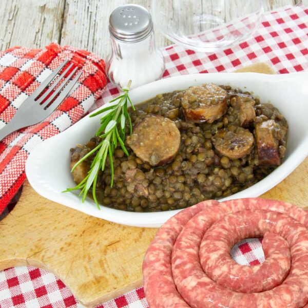 Savourez la saucisse de porc aux lentilles vertes